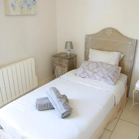 Duplex Climatise Avec Terrasse Vue Au Pied De La * Αντίμπ
