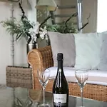 Duplex Climatise Avec Terrasse Vue Au Pied De La Antibes