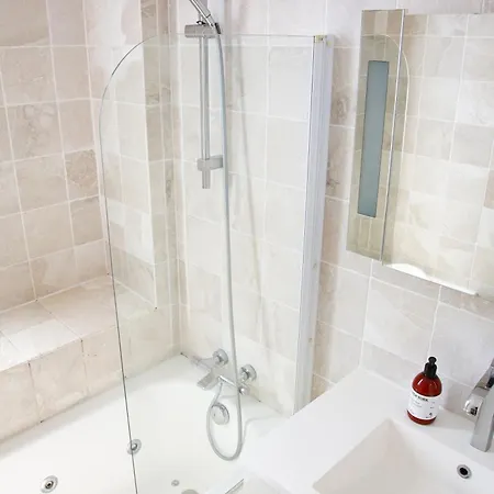 Апартаменти Duplex Climatise Avec Terrasse Vue Au Pied De La Антіб