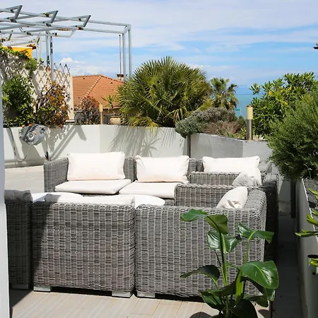 Duplex Climatise Avec Terrasse Vue Au Pied De La *