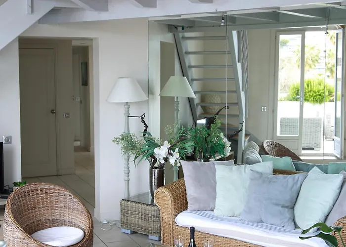 Apartment Duplex Climatise Avec Terrasse Vue Au Pied De La Antibes